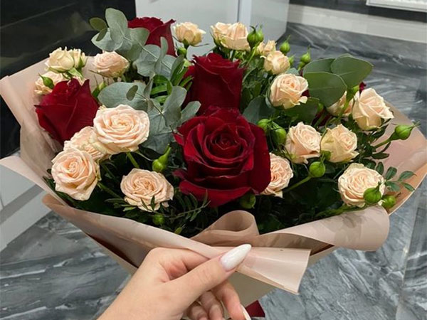 Bouquet-rond-rouge-et-creme Bouquet rond rouge et crème
