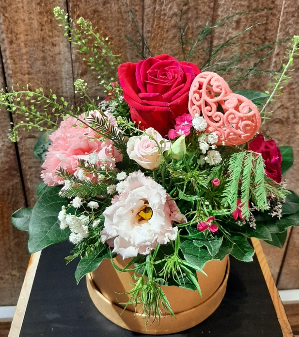 Composition romantique dans sa boite à chapeau Composition romantique dans sa boite à chapeau